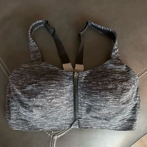 Victoria’s Secret Knockout Sport Bra, Size 36DD, Black/White, Gently Used.